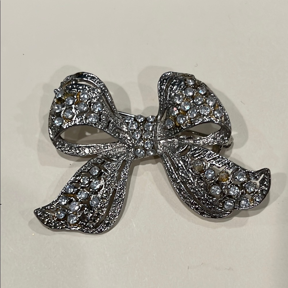 Elegant Silver Bow Brooch